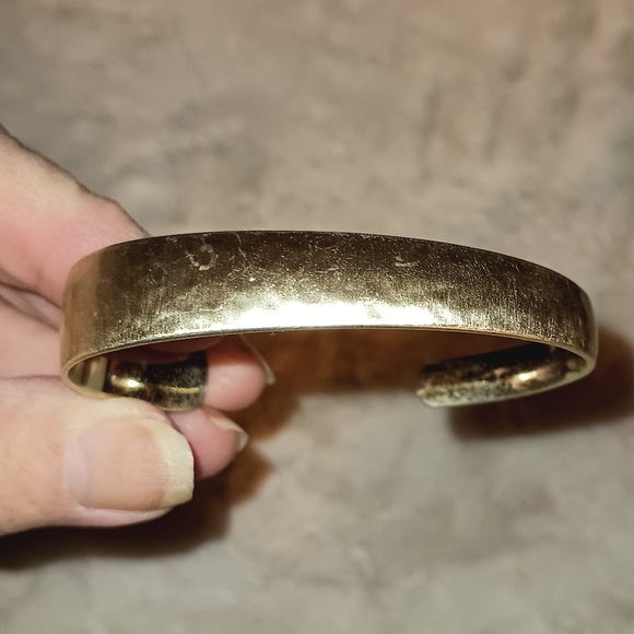 Kendra Scott Hammered Gold Cuff - Picture 4 of 5